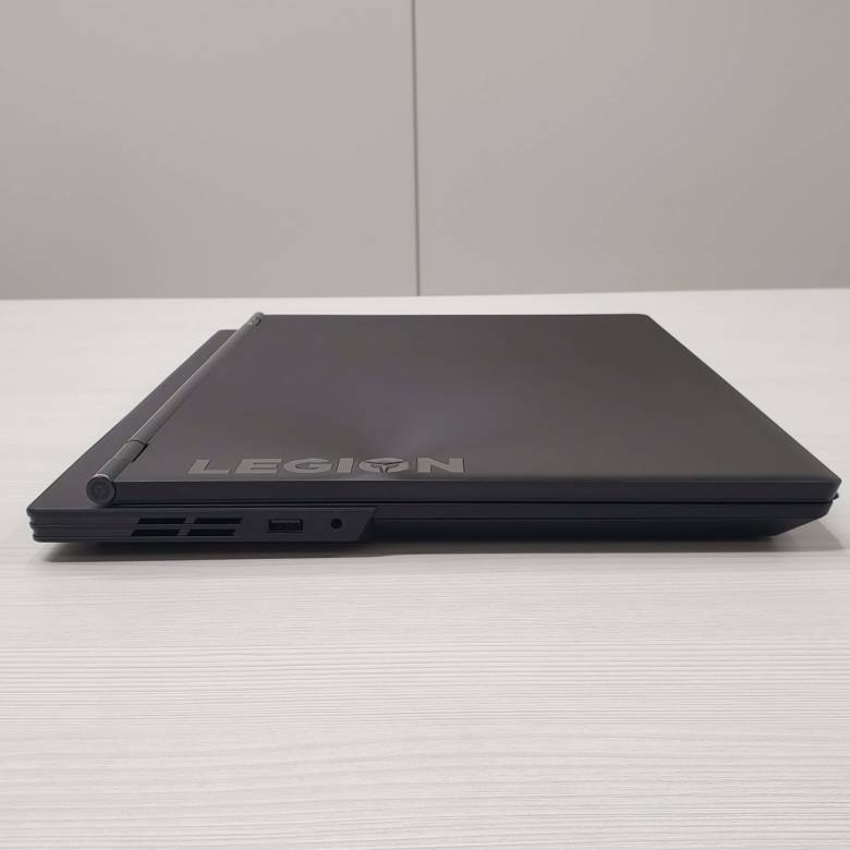 Legion Y540(17)はスリム設計