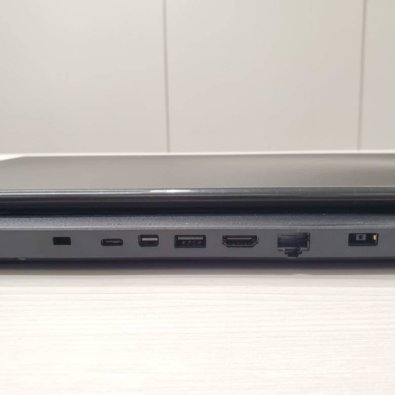 Legion Y540(17)の背面インターフェース