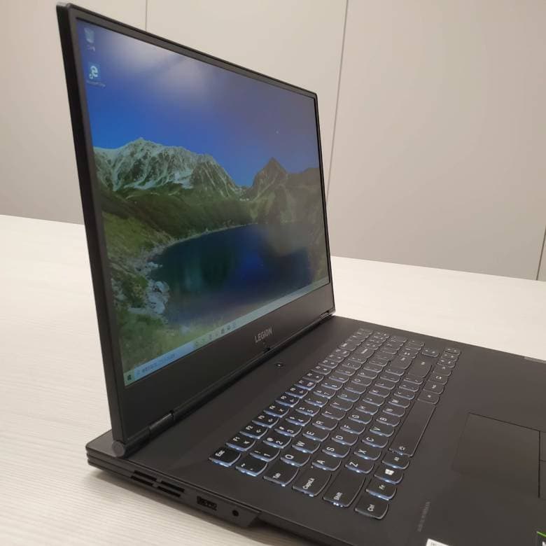 Legion Y540(17)の液晶ディスプレイは144HzのIPS液晶