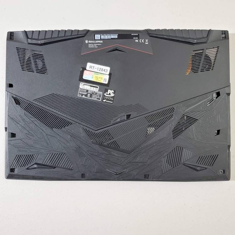 GALLERIA GCR2070RNF-Eの底面には空冷用のスリット
