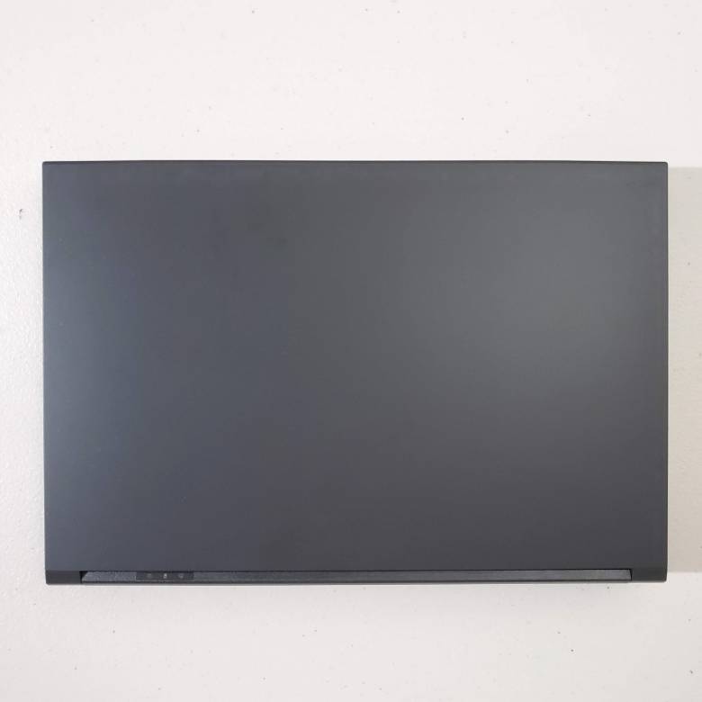 GALLERIA GCL1650TGFの本体カラーはブラック