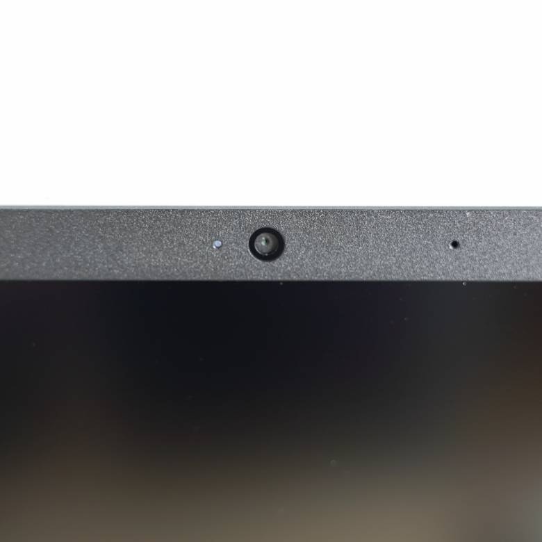 ドスパラDX-C5のディスプレイ上枠にはHD対応WEBカメラ