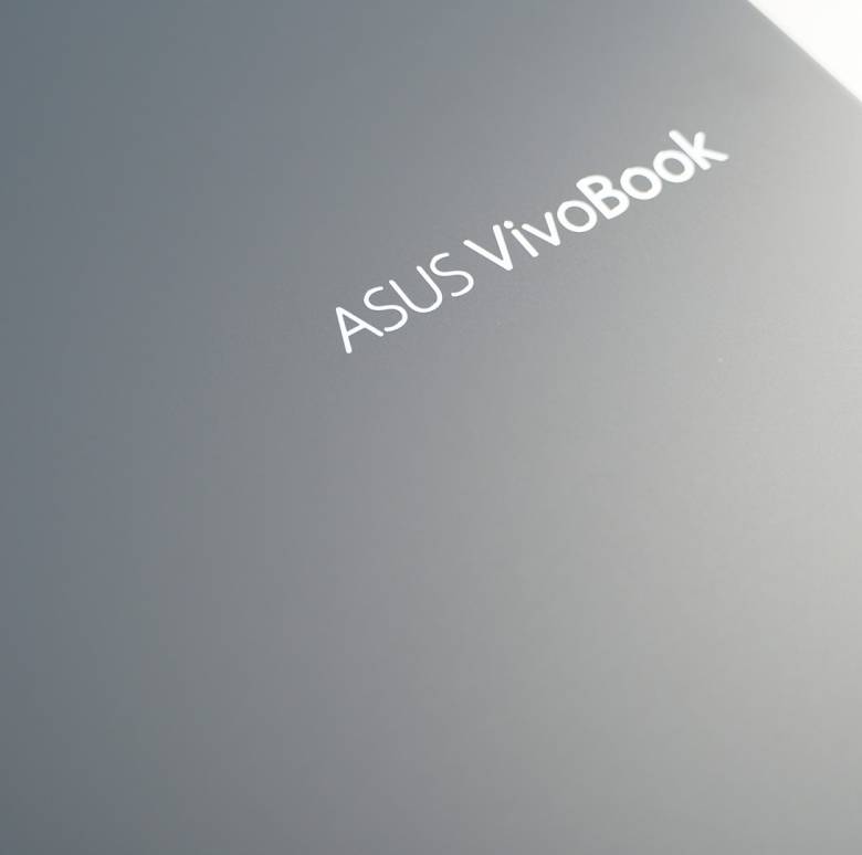 ASUS VivoBook S15 S533EAはアルミニウム素材