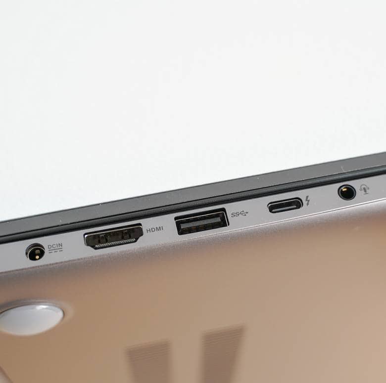 ASUS VivoBook S15 S533EAの左側面インターフェース