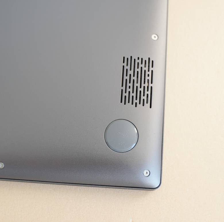 ASUS VivoBook S15 S533EA搭載のツインスピーカー