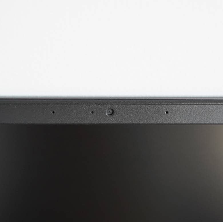 ASUS VivoBook S15 S533EAのディスプレイ上枠には約92万画素のWebカメラ搭載