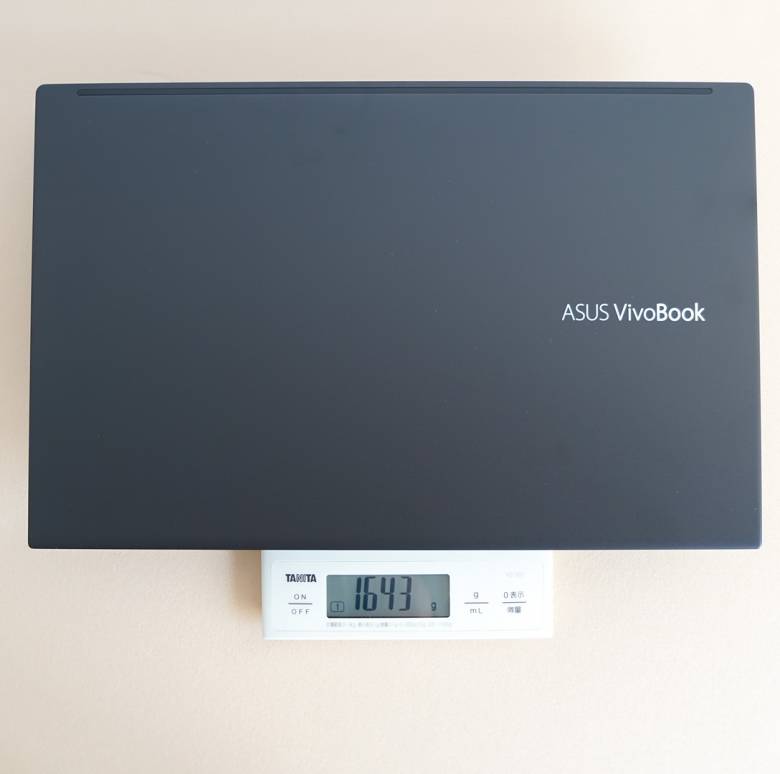 ASUS VivoBook S15 S533EAの重量は約1.64kg