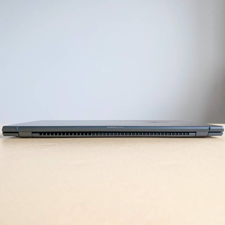 ASUS VivoBook S15 S533EAの厚みは16.1mm