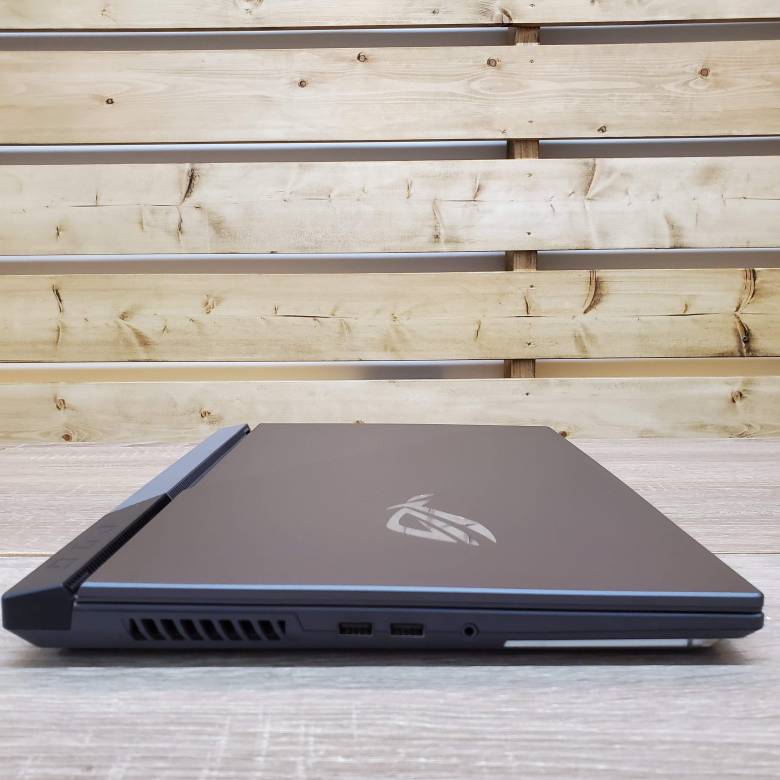 ASUS ROG Strix G17 G713QRの左側面インターフェース