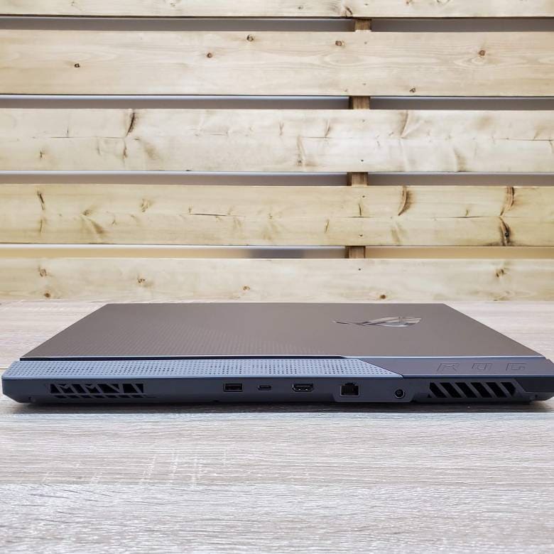 ASUS ROG Strix G17 G713QRの背面インターフェース