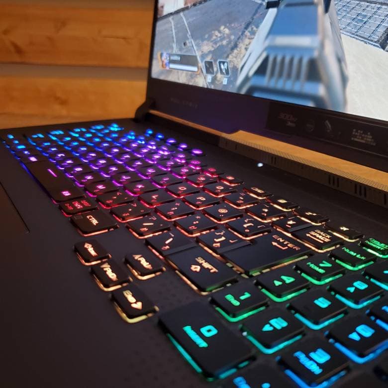 ASUS ROG Strix G17 G713QRのキーボード