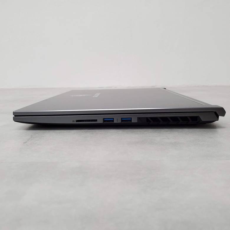 GALLERIA RL5R-G50Tの右側面インターフェース