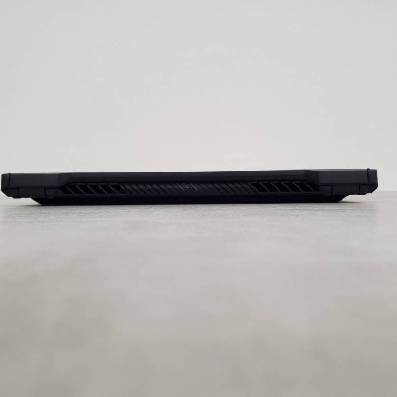 ROG Zephyrus M16の背面インターフェース