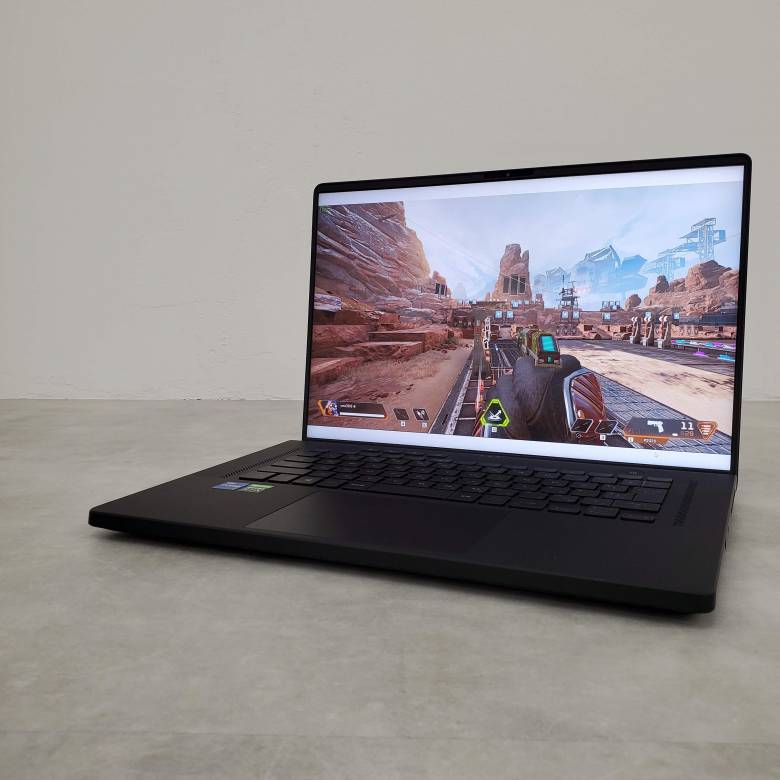ASUS ROG Zephyrus S17の外観