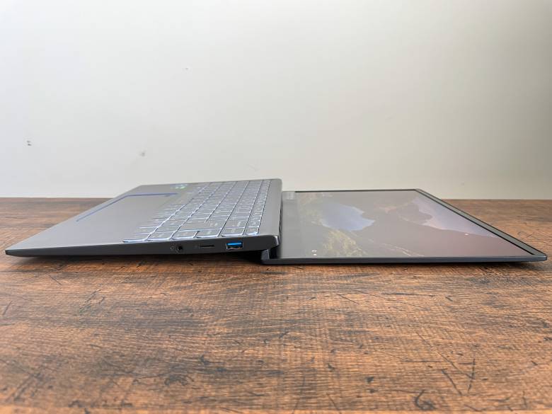 MSI Prestige 14 A11はフラットに開く