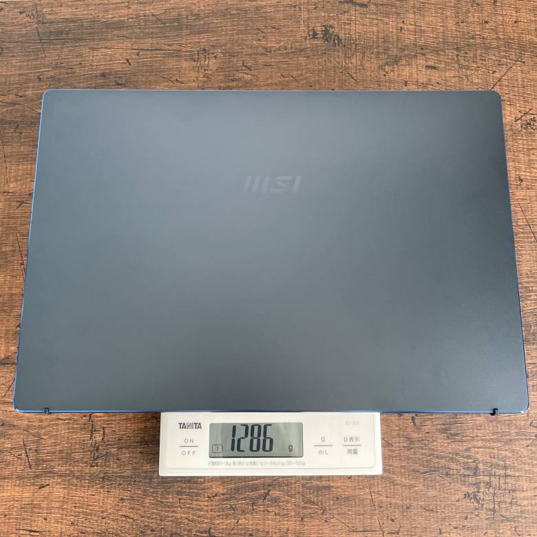 MSI Prestige 14 A11の重量は約1.29kg