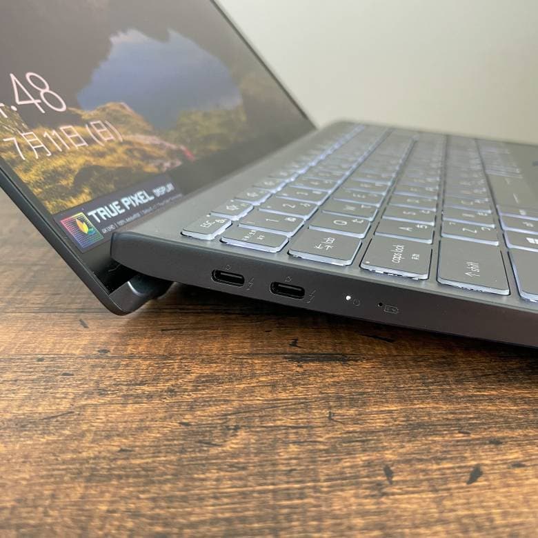 MSI Prestige 14 A11の左側面インターフェース