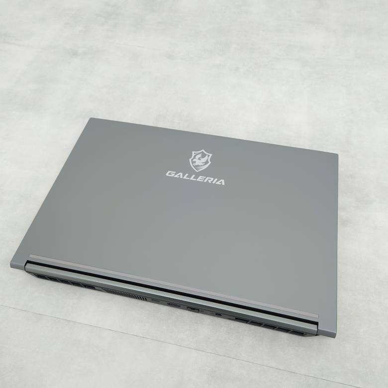 GALLERIA XL7R-R36のカラーはシルバーグレー