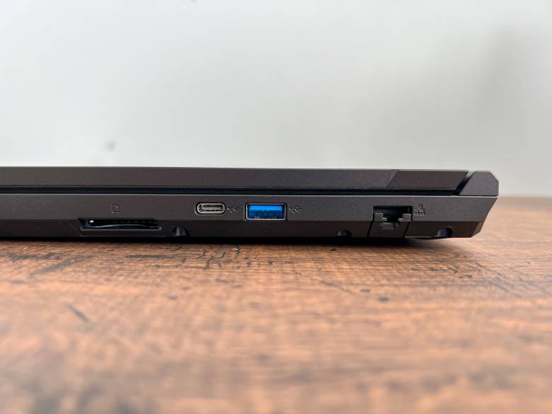 mouse K7の右側面インターフェース