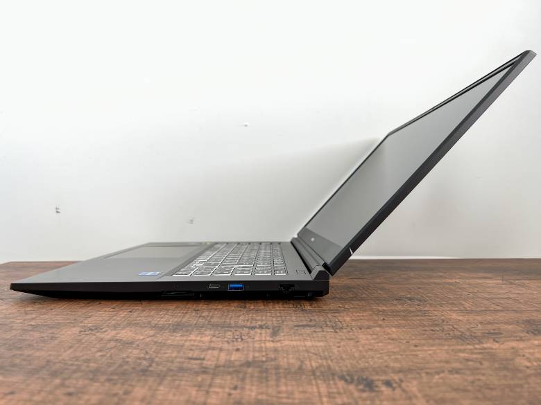 mouse K7のディスプレイは160°まで開く