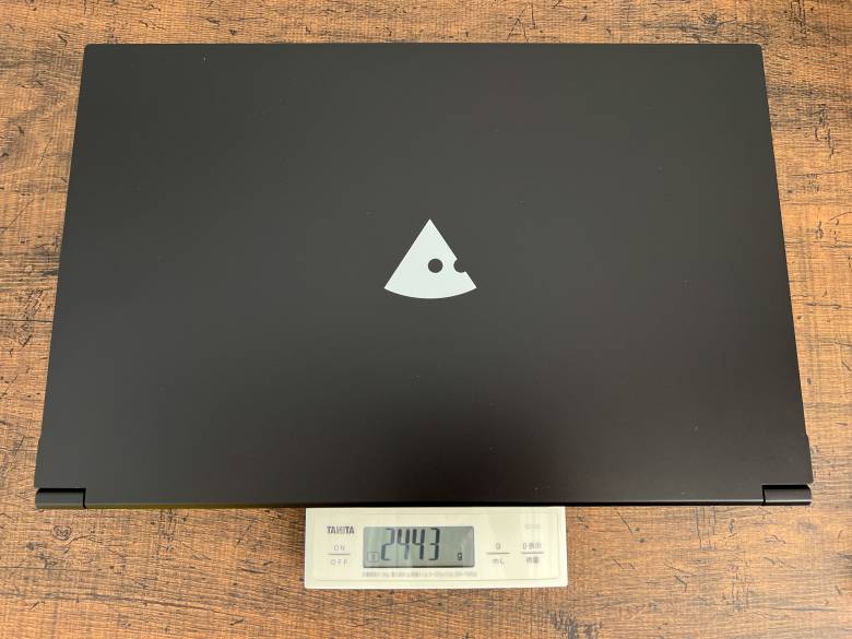 mouse K7の重量は約2.4kg