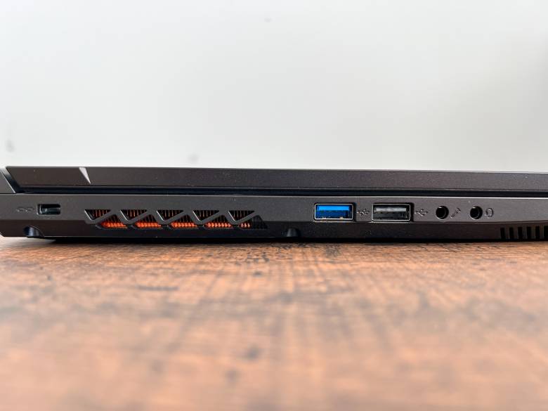 mouse K7の左側面インターフェース