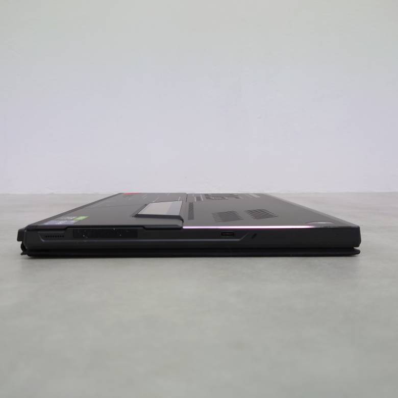 ROG Flow Z13の左側面インターフェース