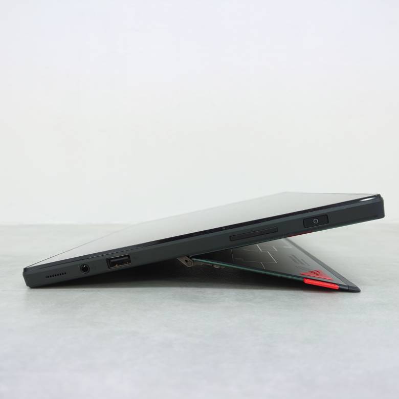 ROG Flow Z13は180度倒れる