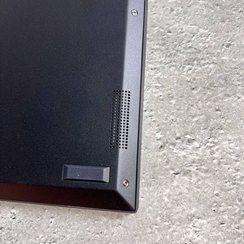 ASUS ExpertBook B9のスピーカー