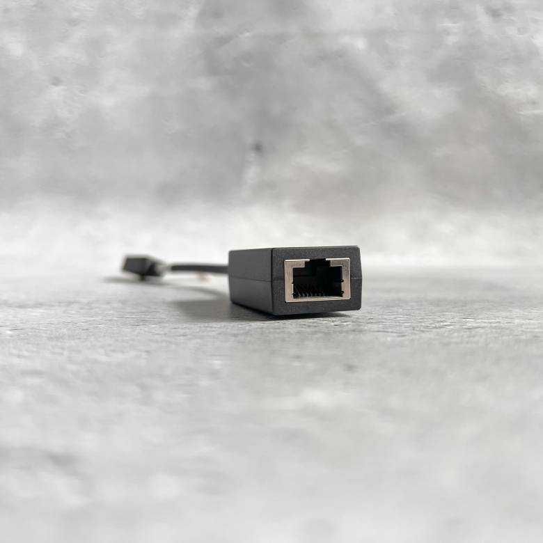 ASUS ExpertBook B9のLANポート付きのUSBアダプター