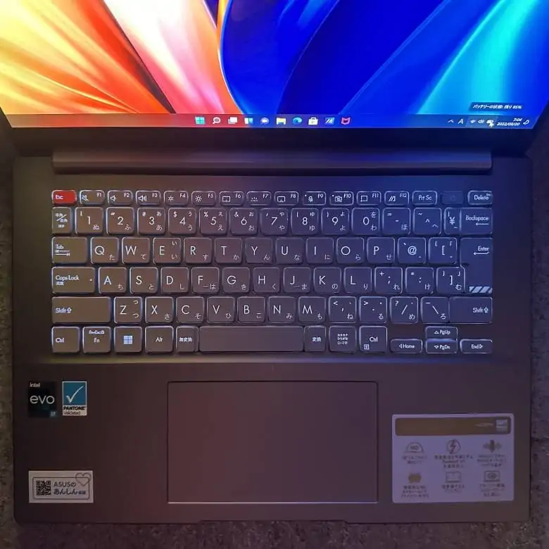 Vivobook S 14X OLED S5402ZAのキーボードはバックライト搭載