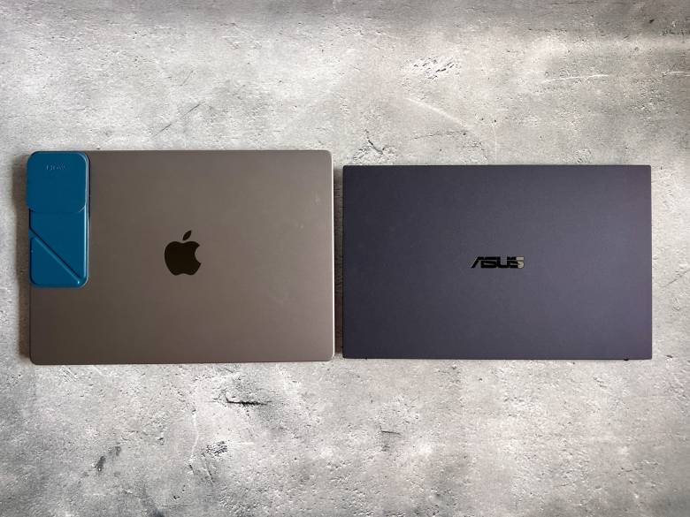 ASUS ExpertBook B9とMacBookでサイズ比較