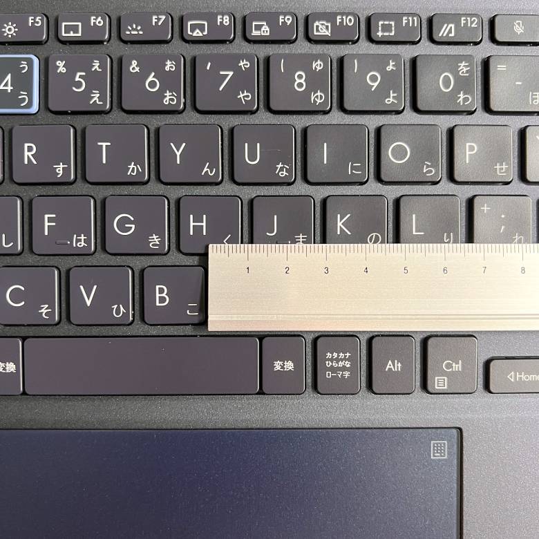 ExpertBook B9のキーピッチ