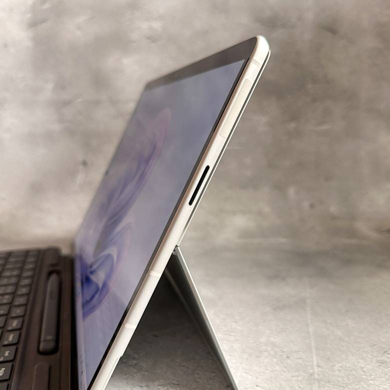 Surface Pro 9の右側面インターフェース