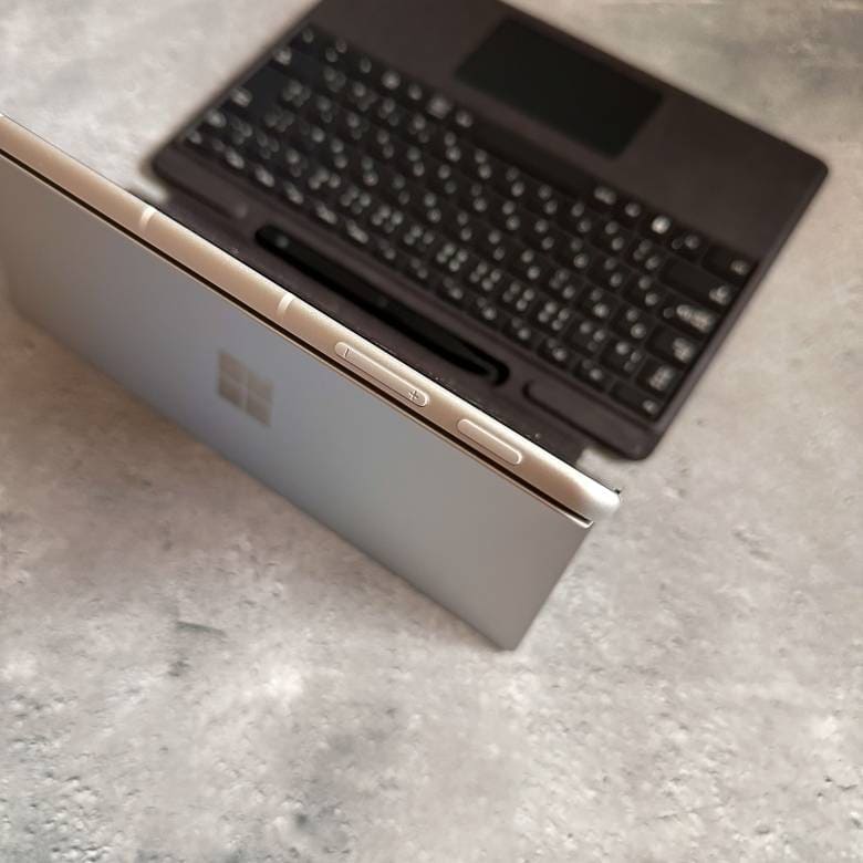 Surface Pro 9の上部インターフェース