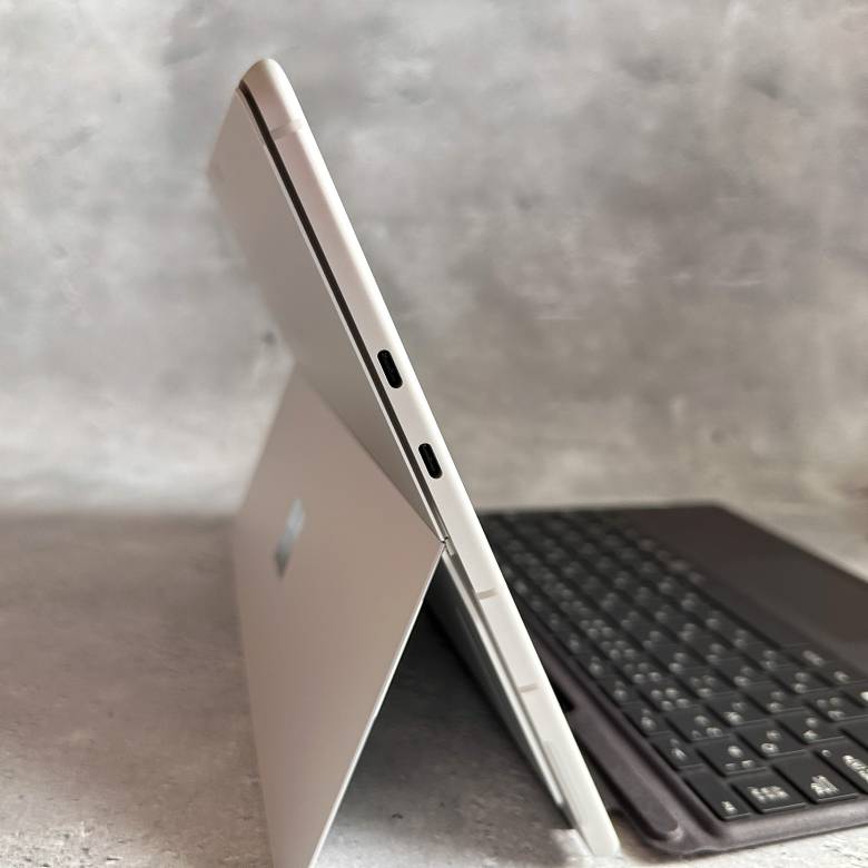 Surface Pro 9の左側面インターフェース
