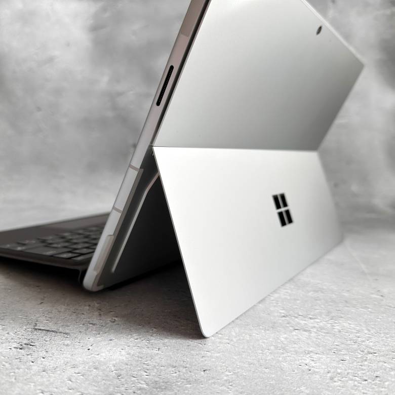 Surface Pro 9のKickstand