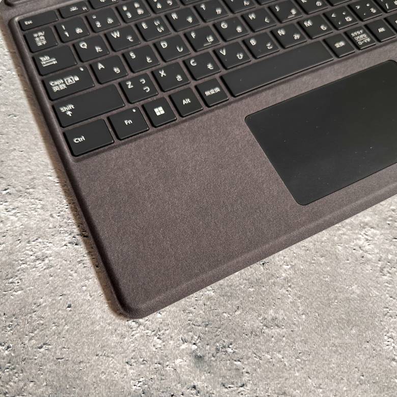 Surface Pro 9のキーボード素材はアルカンターラ