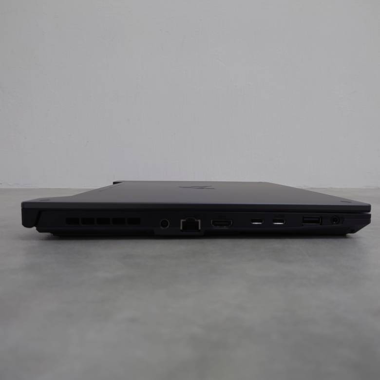 ASUS TUF Gaming A15 (2023)の左側面インターフェース