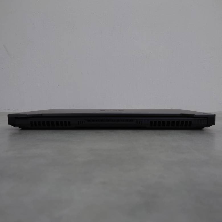 ASUS TUF Gaming A15 (2023)の背面インターフェース