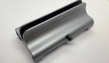 【Satechiラップトップスタンドレビュー】MacBookにフィットするアルミ製の縦型ノートPCスタンド