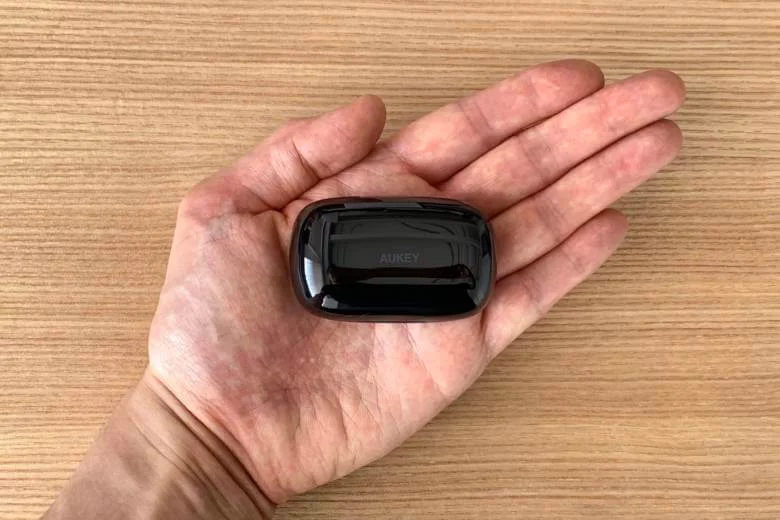 AUKEY EP-T16Sレビュー】タッチセンサーで全操作が可能な完全