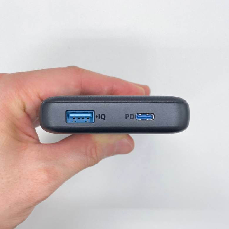 Anker PowerCore Essential 20000 PDはPD対応USB-CとPowerIQ2.0対応USB-Aの2種類を搭載