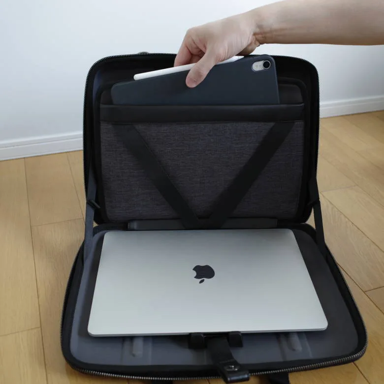 【レア】MOBICASE モビケース 8L スタンド機能搭載ノートパソコンバッグ MOBICASEレビュー】これぞノマドワーカーに最適の最強ノートPC