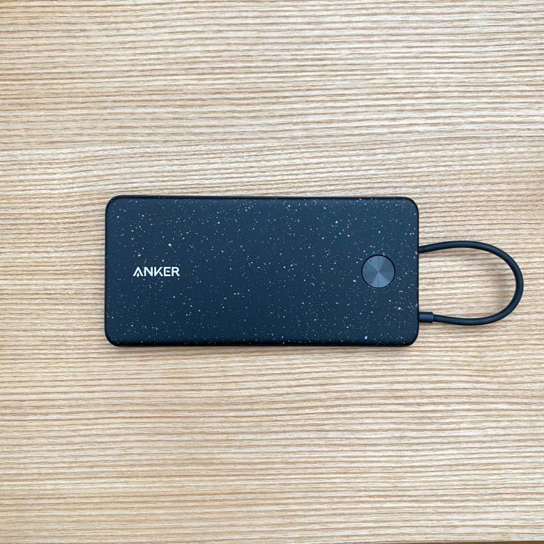 Anker PowerCore III Slim 5000 with Built-in USB-C Cableの外観