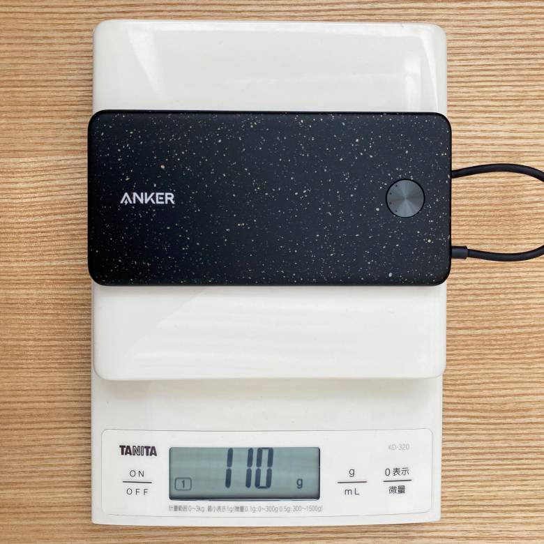 Anker PowerCore III Slim 5000 with Built-in USB-C Cableの重量は約110g