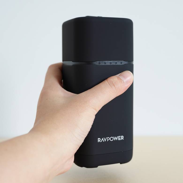 RAVPower RP-PB054proのサイズは約6.9 x 6.9 x 15.5 cm