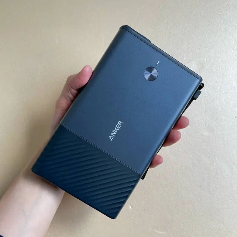 Anker PowerHouse 100レビュー】最大100WのAC出力に対応する