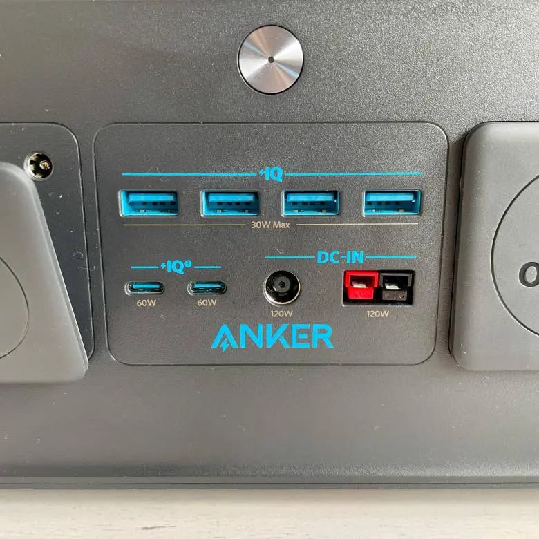 Anker PowerHouseII 800 ポータブル電源 2台 Anker PowerHouse II 800」は最大770Wを出力できる最強の