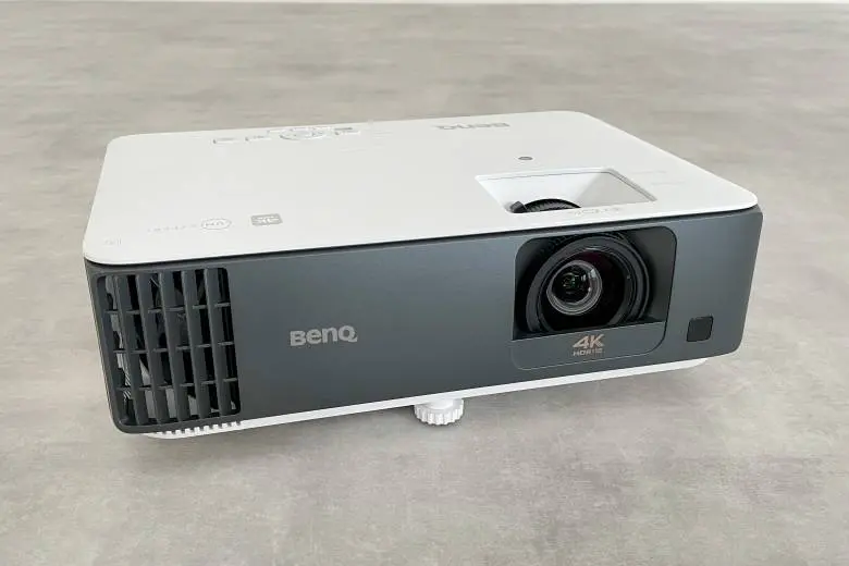 BenQ TK700STiレビュー】RPGやFPSもこなす4K対応のゲーミング BenQ TK700STiレビュー】RPGやFPSもこなす4K対応のゲーミング